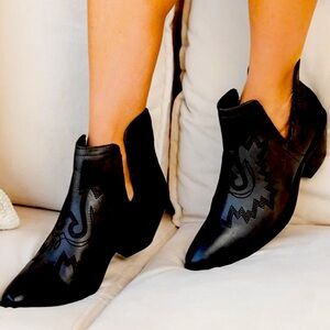 Myra | Women’s Western Basic  Ankle Booties S-2982 | Black Leather | 9